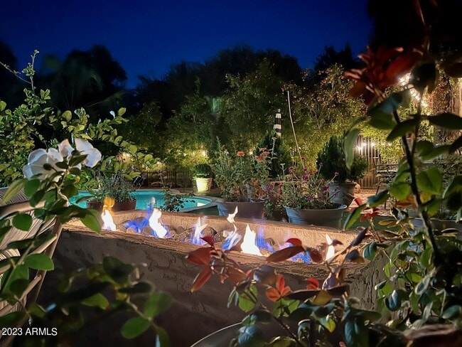 Building Photo - 295 W Goldfinch Way