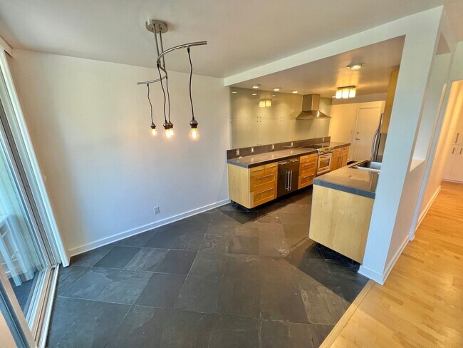 Building Photo - Modern 2 bedroom Gem Near Bixby Park | Private Balcony & Secured Parking