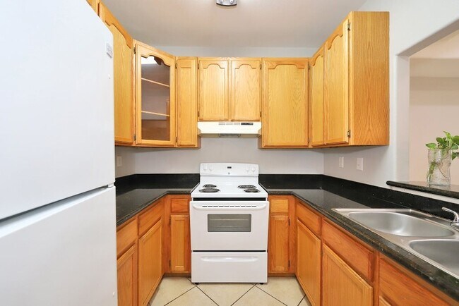 Building Photo - 1000 Ranchway Dr