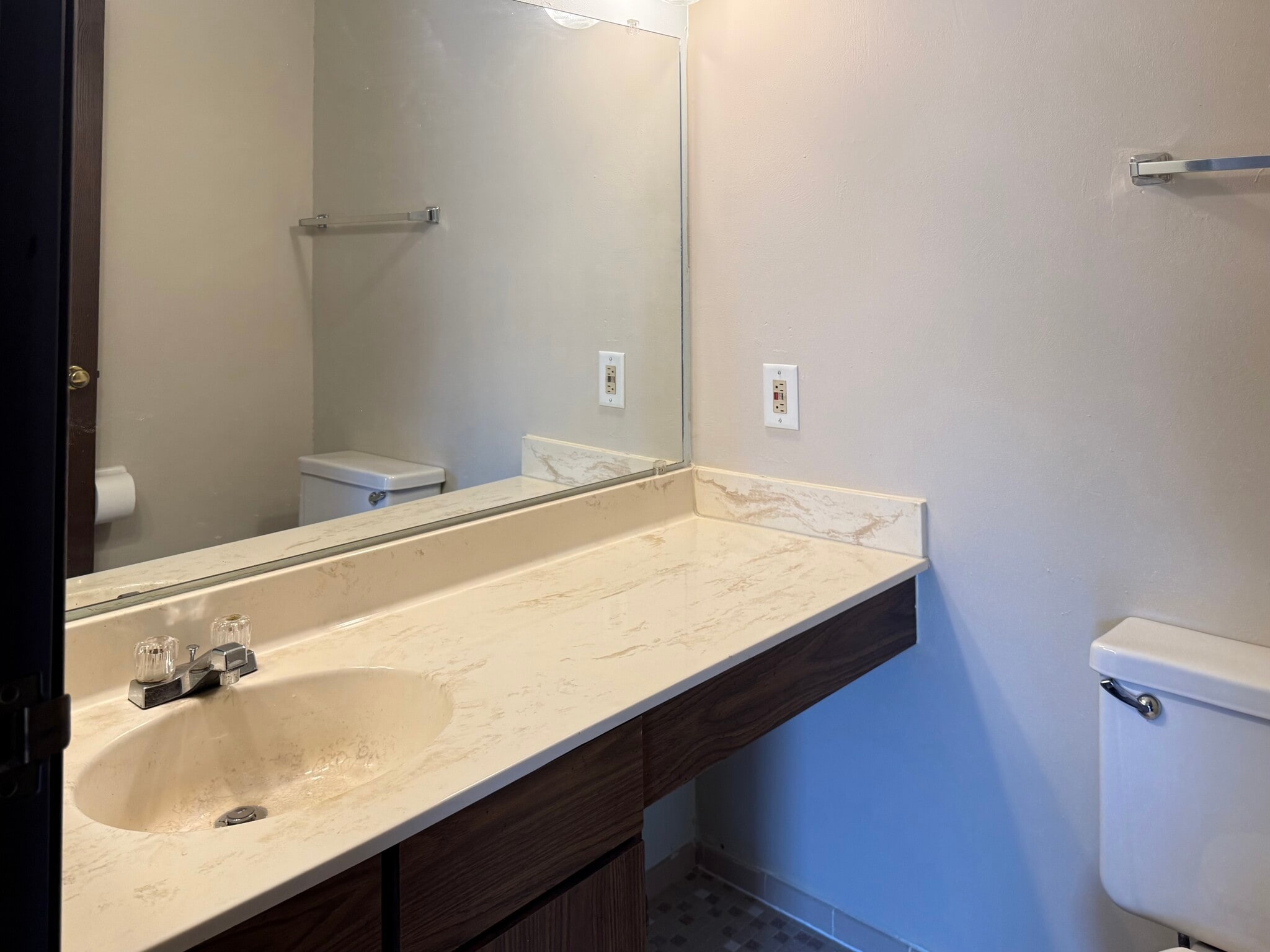 Building Photo - 9028 N Park Plaza Ct