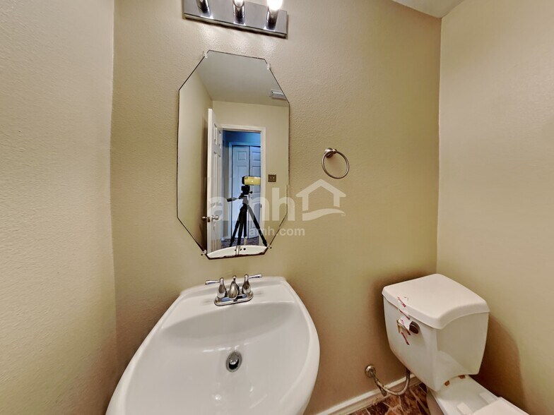Building Photo - 3803 Dogwood Trl