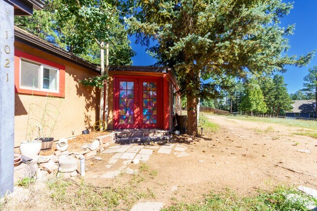 Building Photo - 2 bedroom charmer on W South for rent!