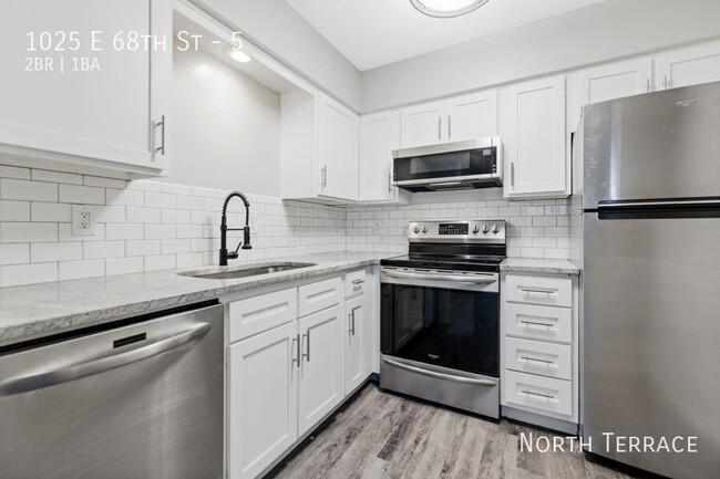 Building Photo - ?? Freshly Remodeled 2BR in East Brookside...