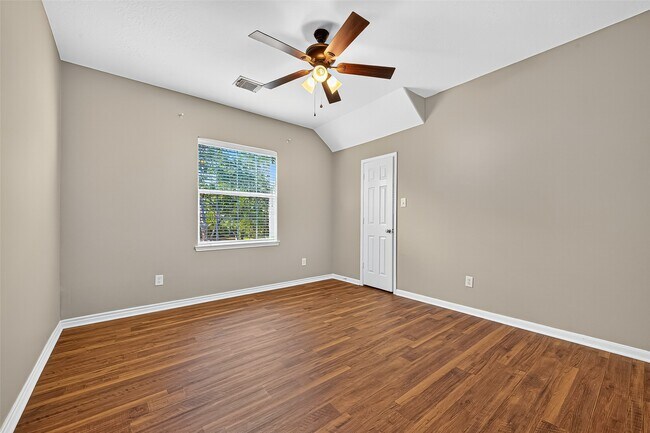 Building Photo - 10314 Five Oaks Crossing