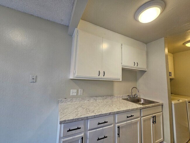 Building Photo - Sunny and Bright 2 Bedroom Townhouse in Vallejo CA