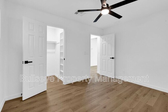 Building Photo - 3138 W Elm St