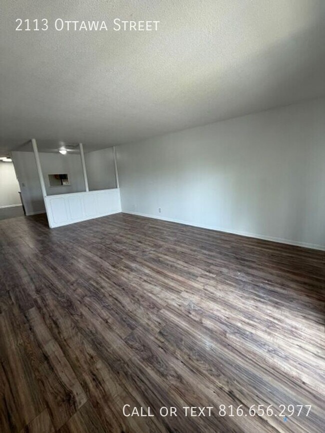 Building Photo - 2113 Ottawa St