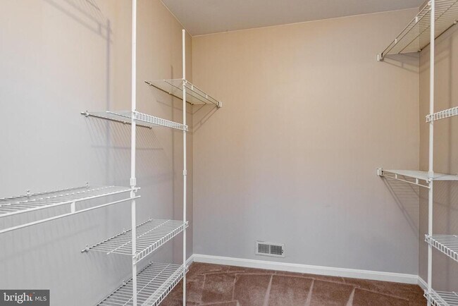 Building Photo - 517 Stockbridge Ct