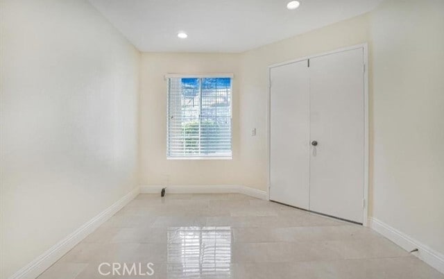 Building Photo - 6011 E Queens Dr