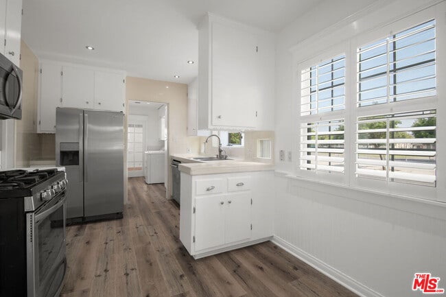 Building Photo - 4900 Ethel Ave