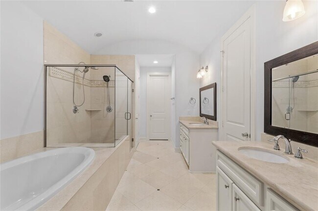 Building Photo - 6404 Community Dr