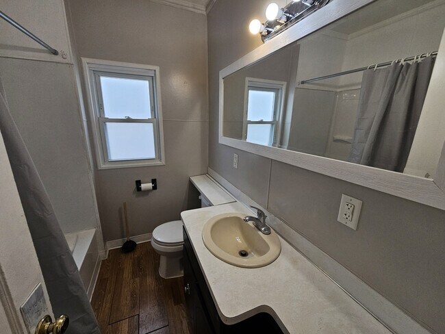 Building Photo - 3272 W 116th St