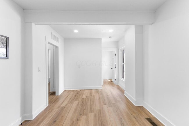 Building Photo - 1399 E Long St