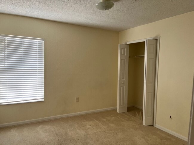 Building Photo - 2 Story Home. 3bed/3bath home/bonus room