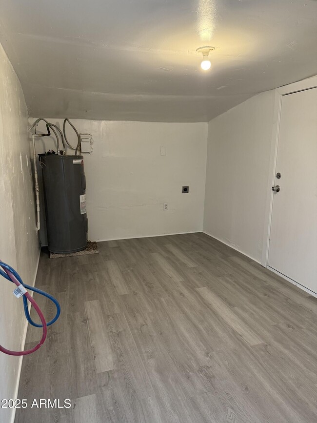 Building Photo - 2536 W Morten Ave