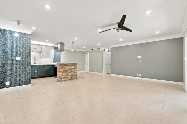 Building Photo - 3017 N Oakland Forest Dr