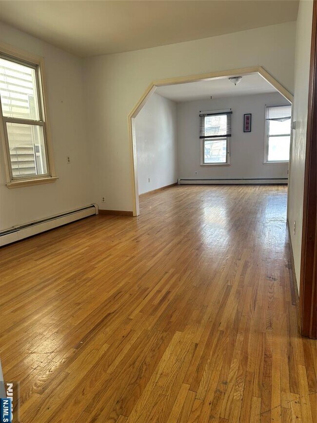 Building Photo - 404 N 3rd St