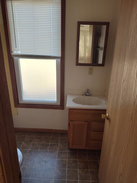 Bath - 26 N Center St