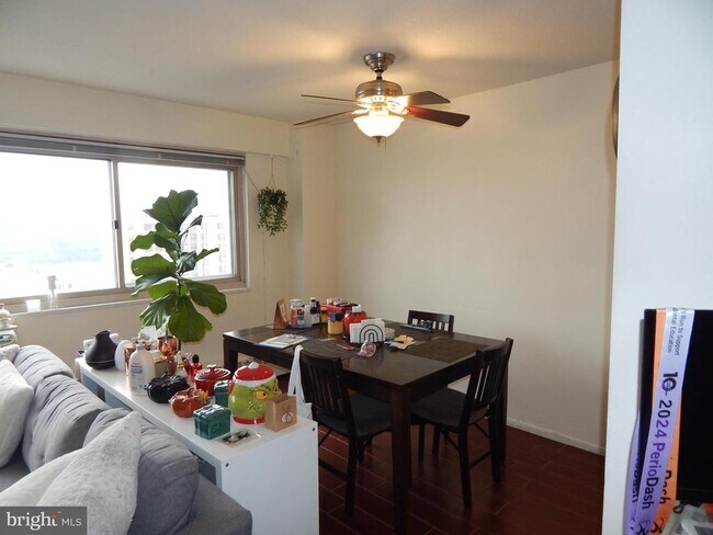 Building Photo - 2101 Chestnut St