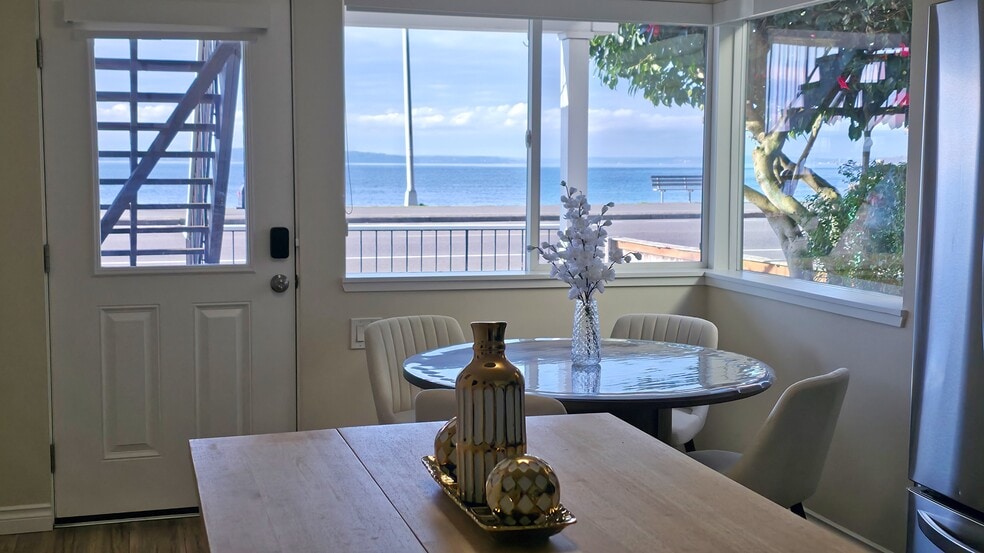 Building Photo - 1588 Alki Ave SW