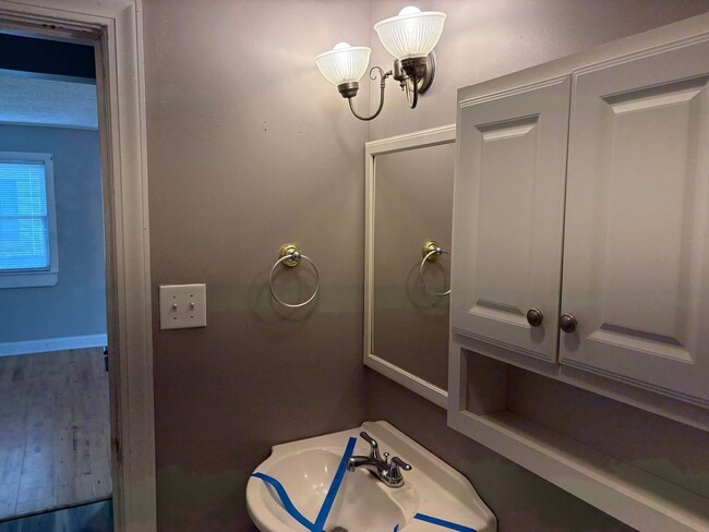 Building Photo - 1657 Redwood Dr