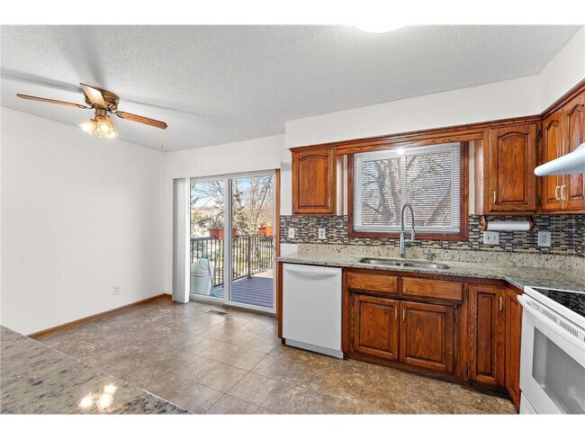 Building Photo - 13753 Glenhurst Ave