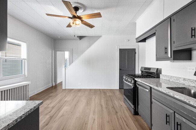 Building Photo - Beautiful 3 bedroom in McKees Rocks availa...