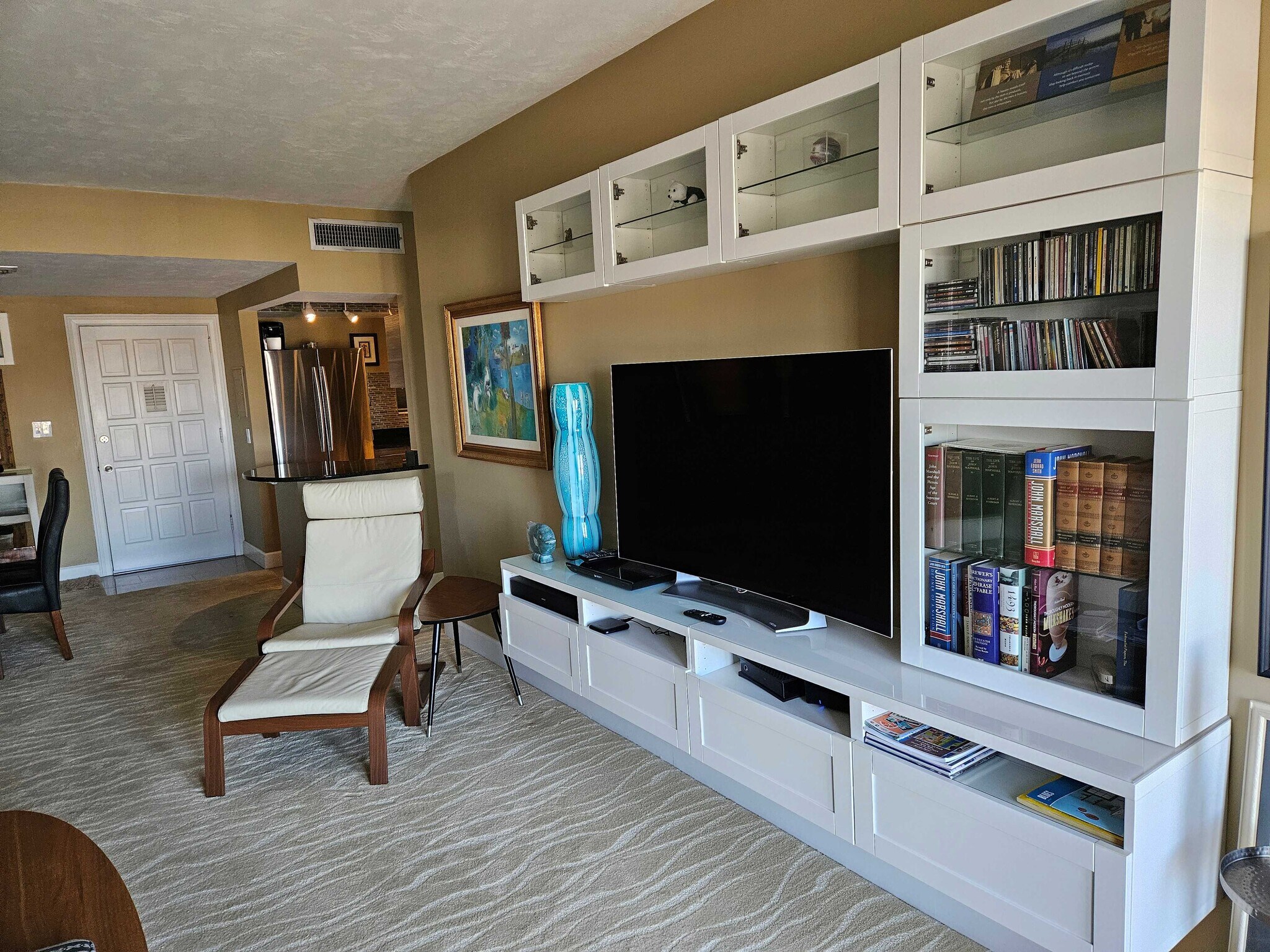 Building Photo - 404 S Beach St