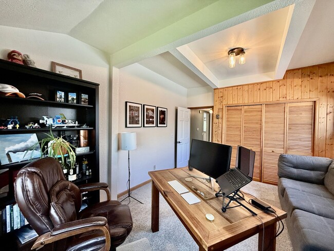 Building Photo - Distinguished 4 bed, 2 bath Bungalow in the Old North End