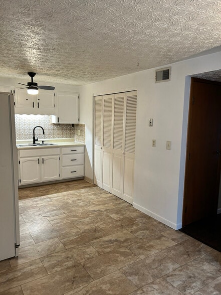 Building Photo - 3847 Lamarque Ct