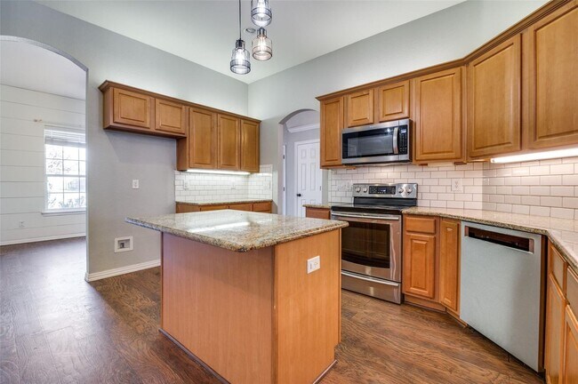 Building Photo - Amazing 3 Bed, 2 Bath Rental Available in ...