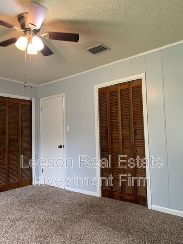Building Photo - 302 Avenida Dr