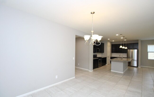 Building Photo - Stunning 3-bedroom, 3-bathroom home located in the heart of Peoria, AZ.