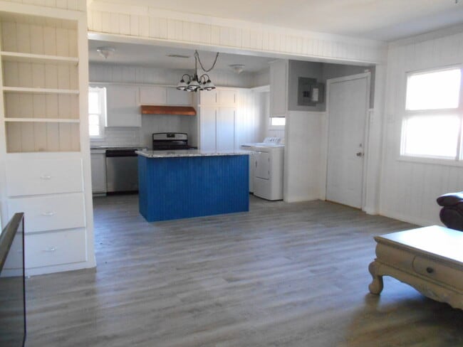 Building Photo - 2614 31st St