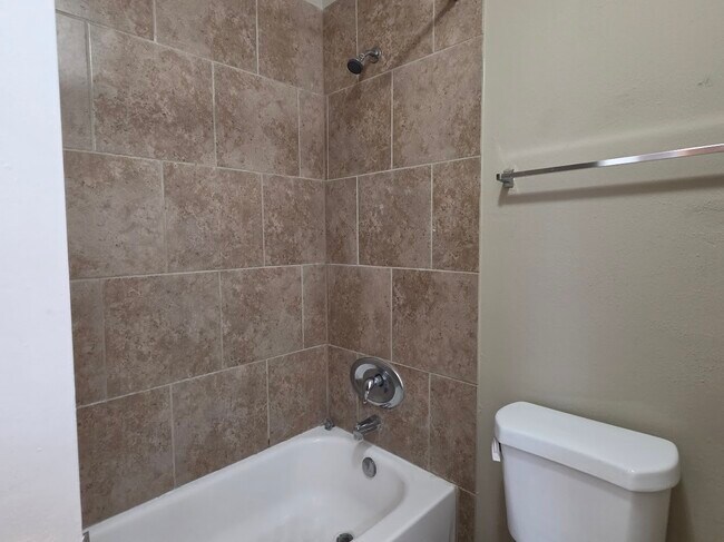Building Photo - 9007 Glen Shadow Dr
