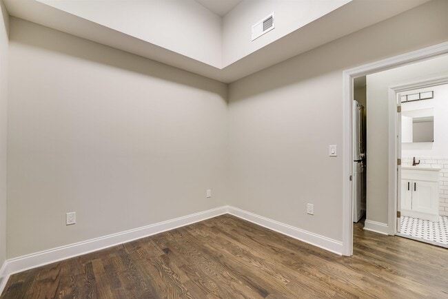 Building Photo - 172 Mallory Ave