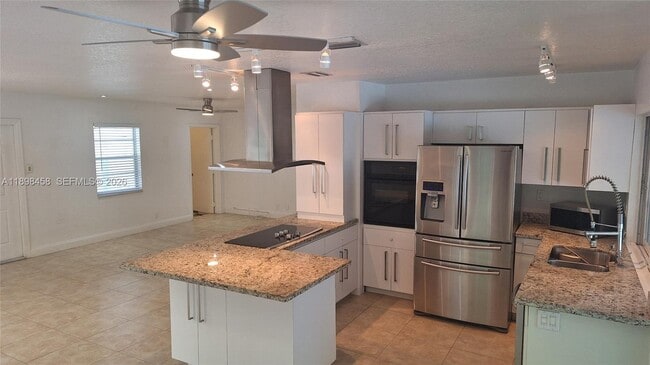 Building Photo - 1575 NE 38th St