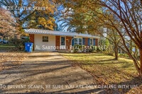 Building Photo - 728 Center St