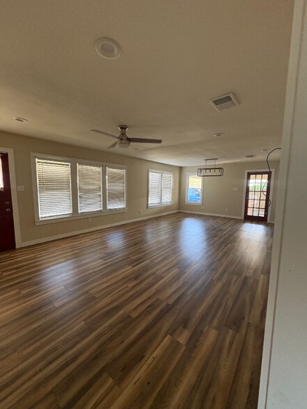 Building Photo - 205 Lackey St