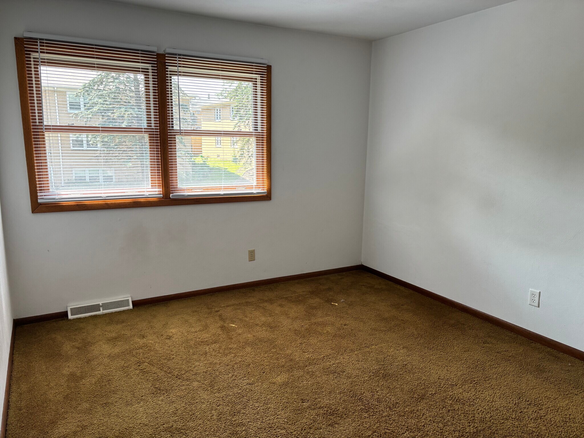 Building Photo - 1642 W George Washington Blvd