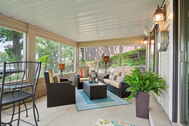 Building Photo - 16654 Inguadona Beach Cir SW