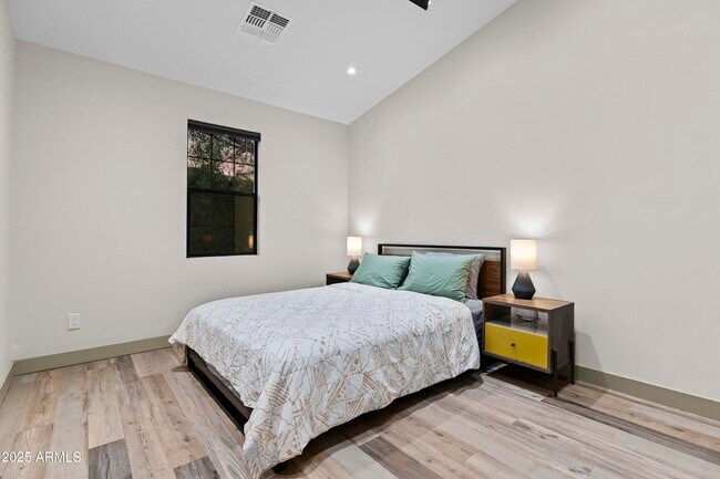 Building Photo - 358 E Whitton Ave