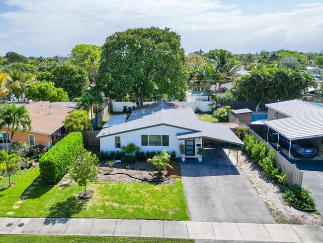 Building Photo - 5840 NE 1st Terrace