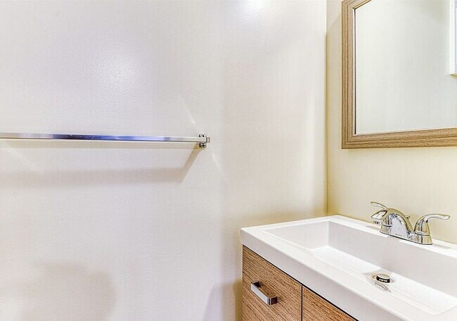 Building Photo - 3-Bed, 3-Bath in New Brunswick – Your Perfect Retreat!"