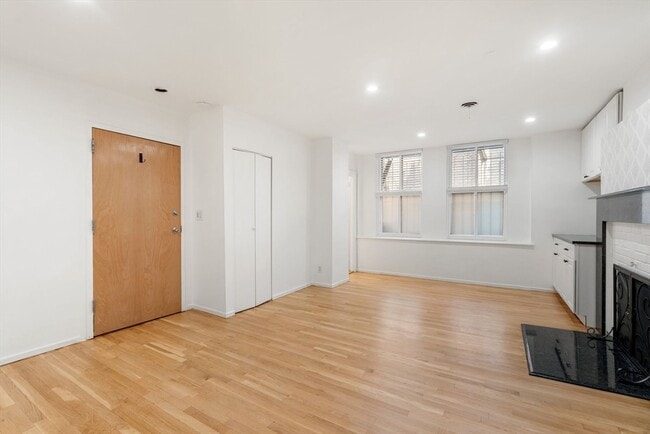 Building Photo - 103 Marlborough St