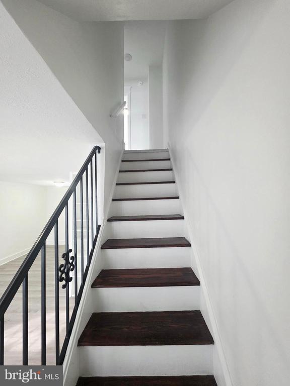 Building Photo - 6965 Clinton Rd