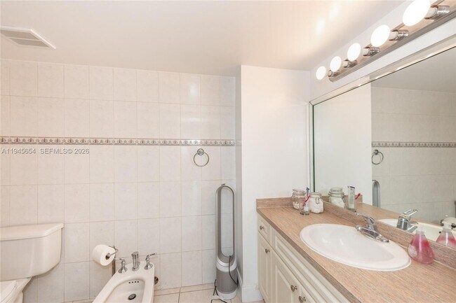 Building Photo - 2400 SW 3rd Ave