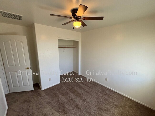 Building Photo - Beautiful 2-story 4-Bedroom, 2 Bath House with Loft for Rent (Green Valley)