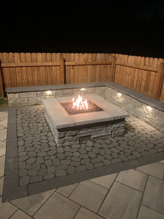 Building Photo - 207 Riverside View Dr