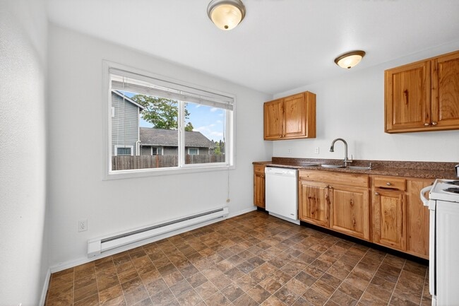 Building Photo - Cute 2 bedroom Near Downtown Tacoma & I-5